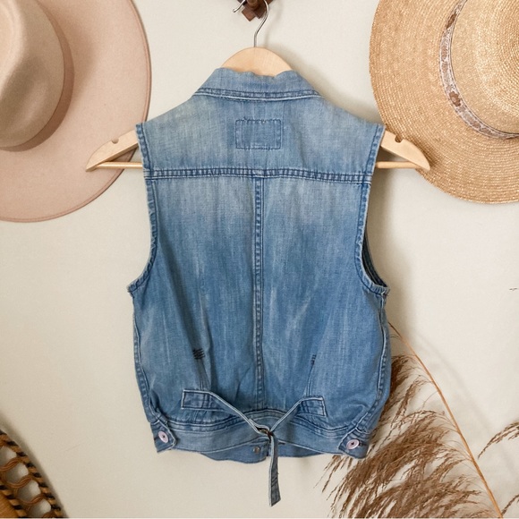 XS Levis Vest - Picture 2 of 6